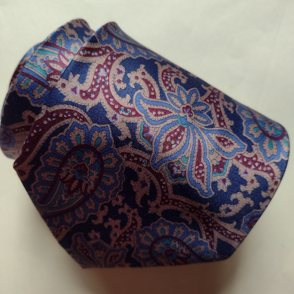 Botany 500 blue paisley men's necktie, tie